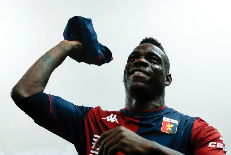 Mario Balotelli lancia maglia