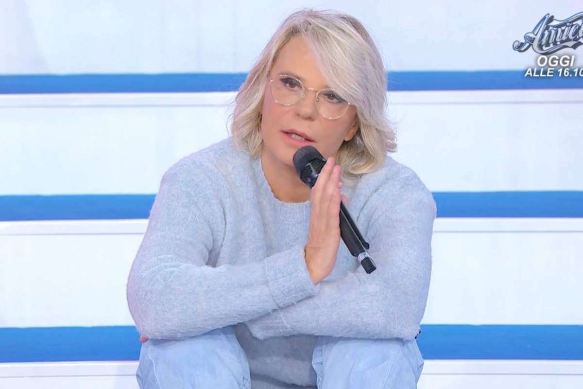 Maria De Filippi negli studi Mediaset di Uomini e Donne